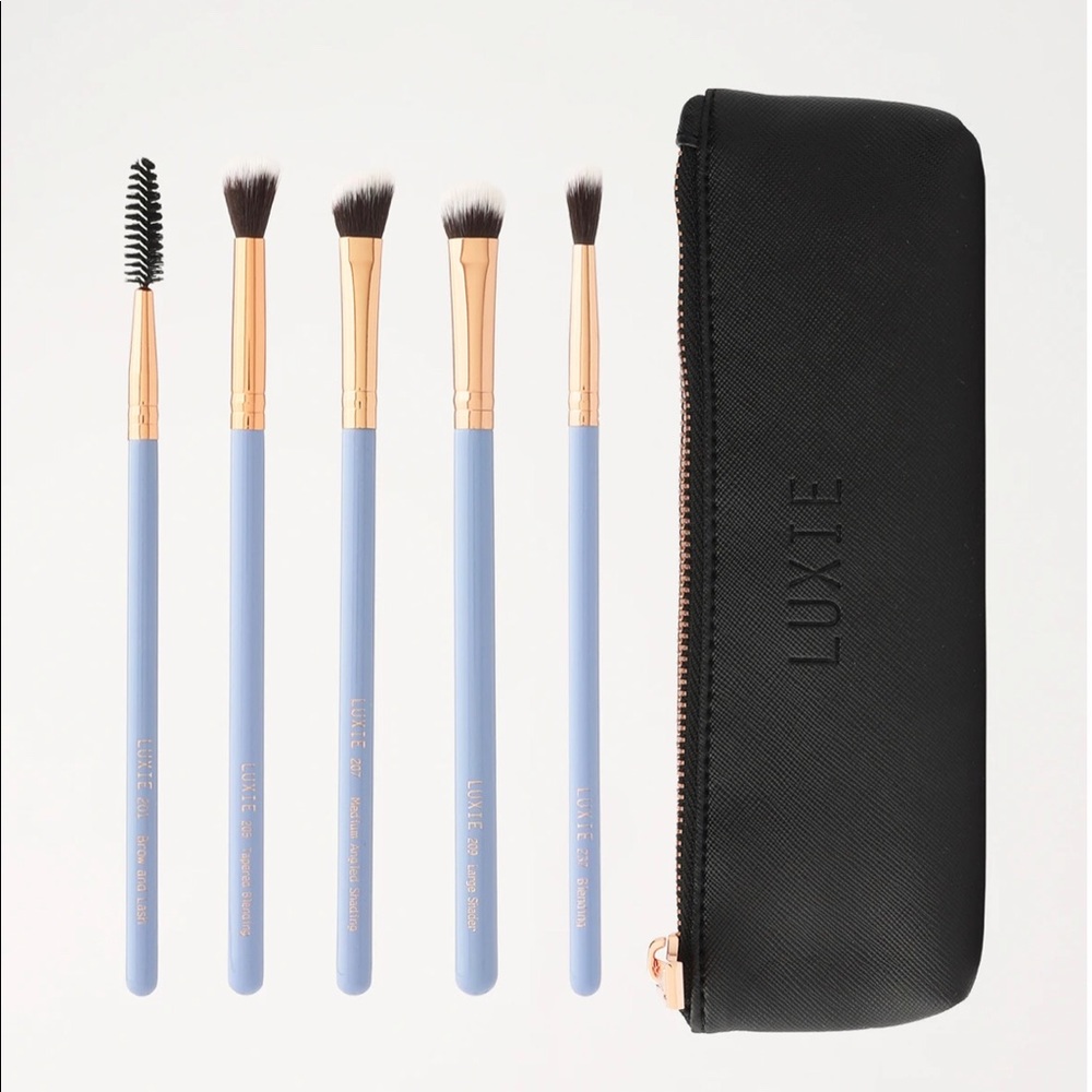 Essentials Eye Palette & Luxie Wonderlust set - Picture 4 of 5